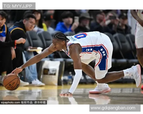 CCTV直播勇士对阵灰熊精彩赛事全程回顾与分析